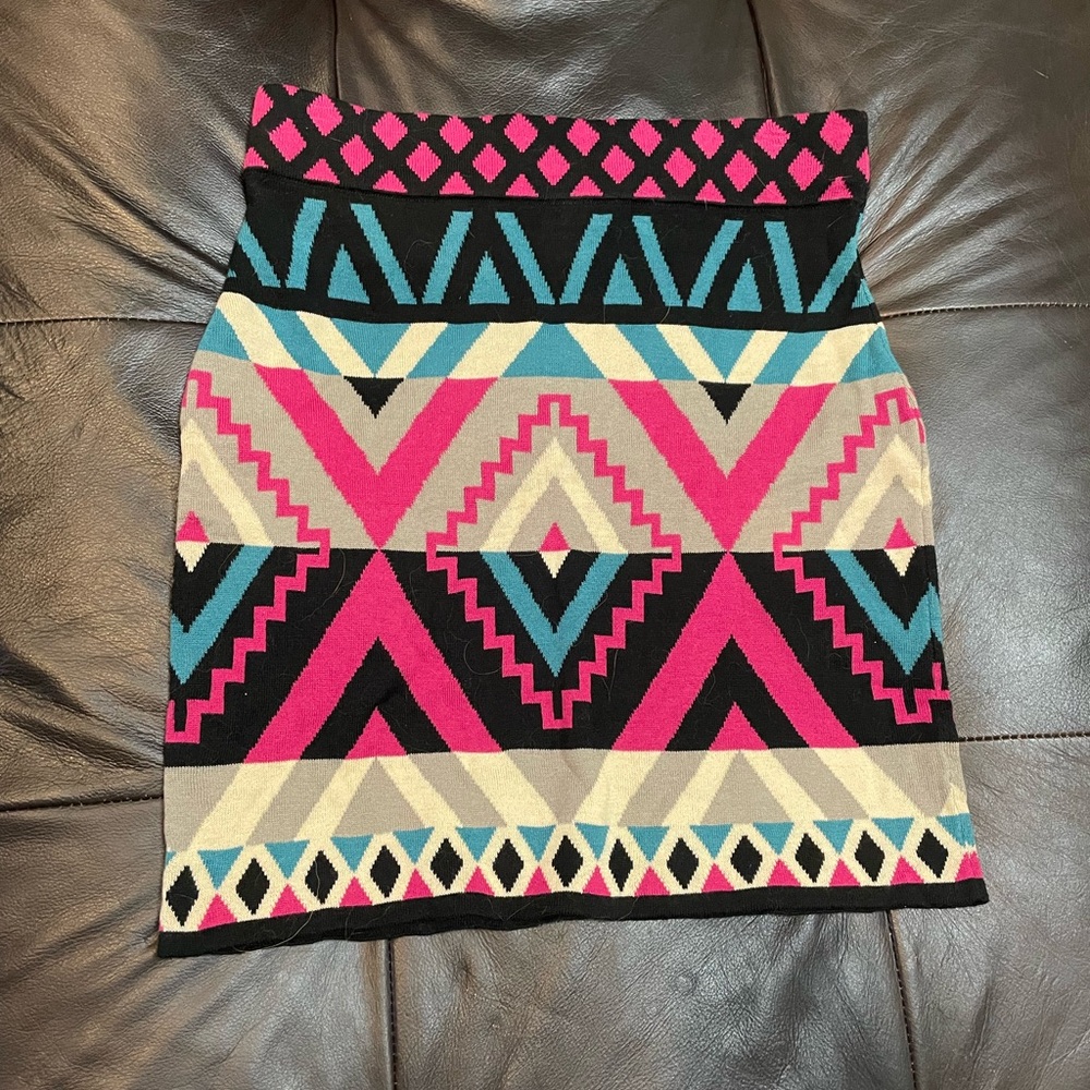 Aztec bodycon Skirt (M)